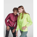 Chaqueta cortavientos unisex de poliéster en tejido técnico ligero 70 g/m2 Roly Direct Glasgow tercera vista de uso