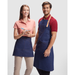 Delantal laboral largo para horeca en algodón 250 g/m2 Roly Batali color azul vaquero tercera vista de uso