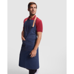 Delantal laboral largo para horeca en algodón 250 g/m2 Roly Batali color azul vaquero cuarta vista de uso