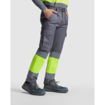 Pantalón de trabajo de alta visibilidad invierno 240 g/m2 Roly Soan color gris topo tercera vista de uso
