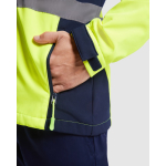 Chaqueta laboral softshell de alta visibilidad 320 g/m2 Roly Antares color amarillo fluorescente vista detalle 1