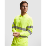 Polo laboral técnico de manga larga 170 g/m2 Roly Polaris L/S color amarillo fluorescente cuarta vista de uso