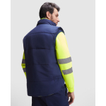 Chaleco laboral reversible alta visibilidad 450 g/m2 Roly Persei color amarillo fluorescente cuarta vista de uso