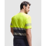 Camiseta laboral técnica de algodón y poliéster 170 g/m2 Roly Tauri color azul marino cuarta vista de uso