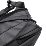 Mochila antirobo de cuero sintético ideal para llevar tu portátil 14” color negro vista detalle 3