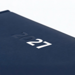 Agenda con tapa acolchada con relieve y marcapáginas A5 color azul marino