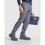 Pantalón laboral de algodón con cintura elástica 240 g/m2 Roly Safety color gris topo tercera vista de uso