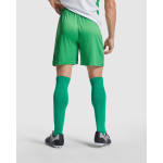 Pantalón deportivo corto de poliéster 140 g/m2 Roly Direct Dortmund color verde cuarta vista de uso