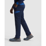 Pantalón largo multibolsillos unisex con contraste 250 g/m2 Roly Trooper color azul real quinta vista de uso