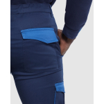 Pantalón largo multibolsillos unisex con contraste 250 g/m2 Roly Trooper color azul real vista detalle 2