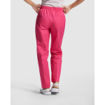Pantalón sanitario unisex con corte recto 160 g/m2 Roly Vademecum color rosa cuarta vista de uso