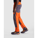 Pantalón unisex trekking con trabillas para cinturón 130 g/m2 Roly Direct Bonati color naranja quinta vista de uso