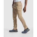 Pantalón laboral largo de hombre de algodón y elastano 300 g/m2 Roly Fonta color camel quinta vista de uso