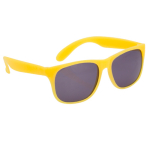 Gafas de sol en varios colores mate con lentes negros translucidos
