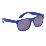 Gafas de sol en varios colores mate con lentes negros translucidos