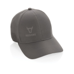 Gorra deportiva de RPET con 6 paneles y ajuste trasero de hebilla color gris vista con logo
