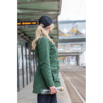 Gorra de algodón reciclado de 6 paneles y trazador AWARE™ 280 g/m2 color negro vista de ambiente 2