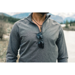 Gafas eco de sol polarizadas con protección UV400 Swiss Peak color negro vista de ambiente 4