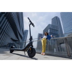 Patinete eléctrico plegable con suspensión delantera y doble freno color negro