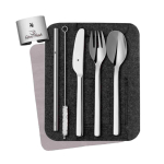 Estuche con juego de cubiertos de acero inoxidable y pajita WMF color plateado