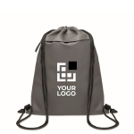 Mochila de cuerdas de RPET y PU con un bolsillo frontal color gris oscuro vista de impresión