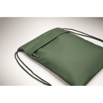 Mochila de cuerdas de RPET y PU con un bolsillo frontal color verde oscuro vista fotografía cuarta vista