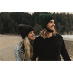 Gorro de punto unisex en varios colores con parche para personalizar color verde oscuro segunda vista bodegón 2