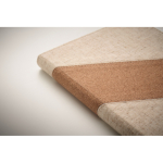 Libreta con detalles de corcho y algodón y cargador inalámbrico A5 color beige vista fotografía cuarta vista