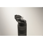 Botella de RPET con tapa abatible y pajita incluida 700ml color negro vista fotografía quinta vista