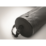 Bolsa de deporte en forma cilíndrica de RPET con tirantes desmontables color negro vista fotografía cuarta vista