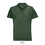 Polo unisex de 100% algodón peinado y cuello canalé con 2 botones color verde oscuro vista bodegón