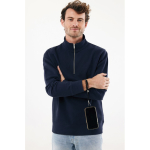 Correa ajustable de muñeca para móvil de RPET con gancho seguro color negro tercera vista con modelo