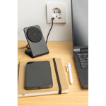 Cargador inalámbrico magnético eco con base antideslizante 15W color negro vista de ambiente 2