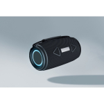 Altavoz BT 5.3 en plástico reciclado con resistencia IPX4 16W color negro vista de ambiente