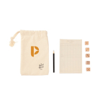 Juego de dados Yacht en madera de pino con bloc, bolígrafo y bolsa color marrón vista con logo