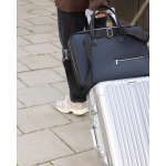 Maletín en material reciclado con asas resistentes y correa 15” color negro