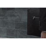 Funda reciclada para PC con diseño elegante y acceso rápido 16” color negro vista de ambiente 4