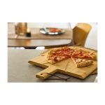 Tabla de pizza de bambú con guías de corte y un cortador y espátula