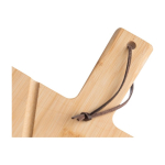 Tabla de pizza de bambú con guías de corte y un cortador y espátula novena vista