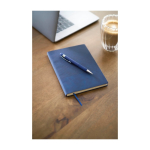Libreta A5 con efecto pana en la parte superior y bolígrafo tinta azul décima vista