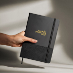 Libreta de cuero sintético y RPET con hojas color crema a rayas A5 color negro vista detalle