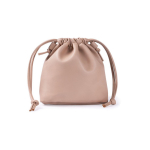 Neceser de PU con cierre de cordón y opción para llevar como bolso color camel primera vista