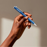 Bolígrafo elegante de mecanismo giratorio con tinta azul color azul sexta vista