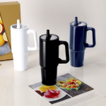 Botella térmica de acero inoxidable con asa de transporte 870ml vista de ambiente