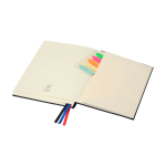 Cuaderno de tapa dura de plástico reciclado con agenda diaria A5 color negro cuarta vista