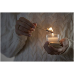 Vela aromática en tarro de vidrio con tapa de bambú 40g color blanco imagen de estilo de vida