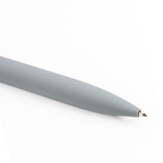 Bolígrafo con acabado goma y clip metálico efecto espejo tinta negra vista 1