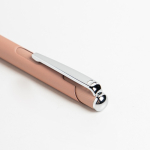 Bolígrafo de aluminio con pulsación y detalles plateados tinta azul