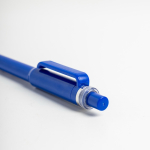 Bolígrafo de ABS reciclado con mecanismo de pulsación tinta azul