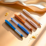 Bolígrafo ecológico con empuñadura de silicona tinta gel negra vista de ambiente